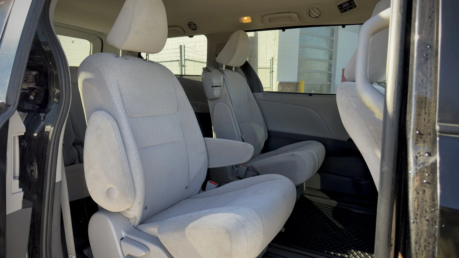 2020 Toyota Sienna LE used Minivan thumbnail 19