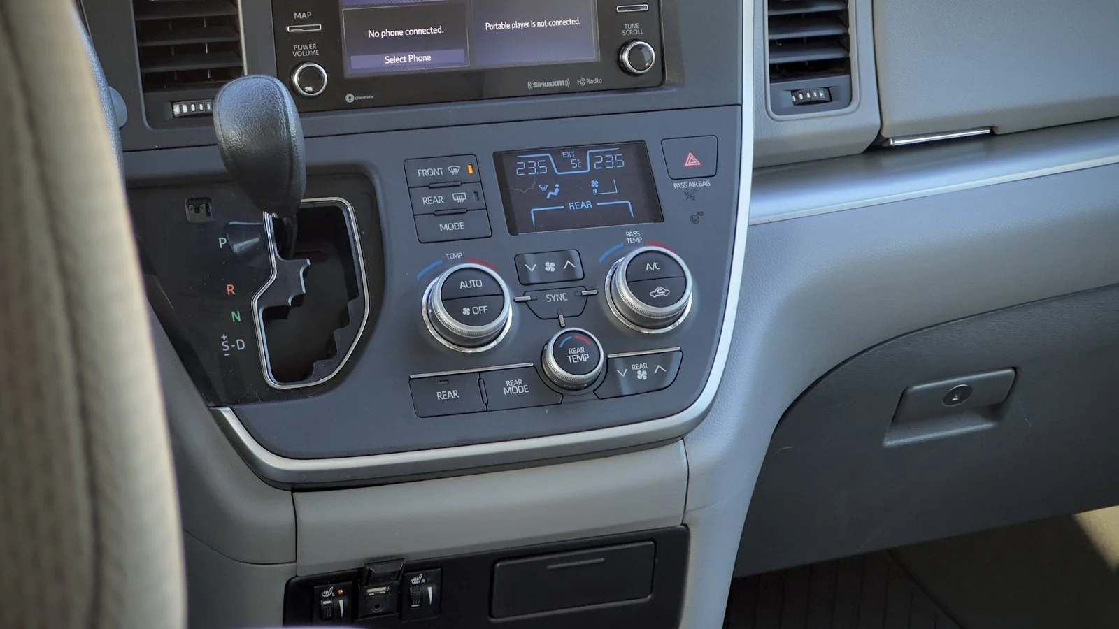 2020 Toyota Sienna LE used Minivan thumbnail 26