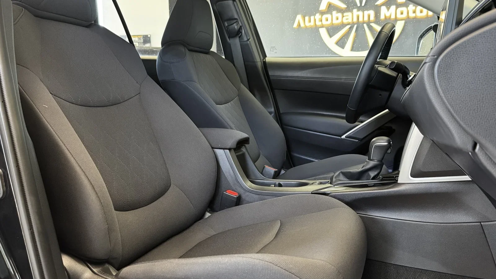 2024 Toyota Corolla Cross LE used SUV thumbnail 18