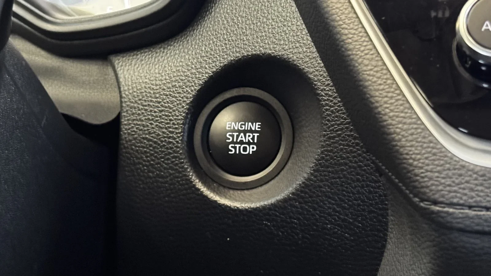 2024 Toyota Corolla Cross LE used SUV thumbnail 22