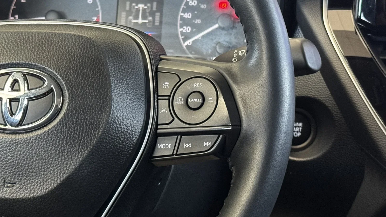 2024 Toyota Corolla Cross LE used SUV thumbnail 23