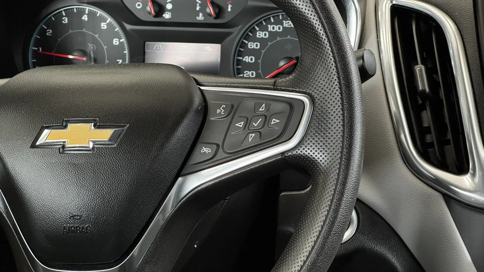 2021 Chevrolet Equinox LS used SUV thumbnail 24