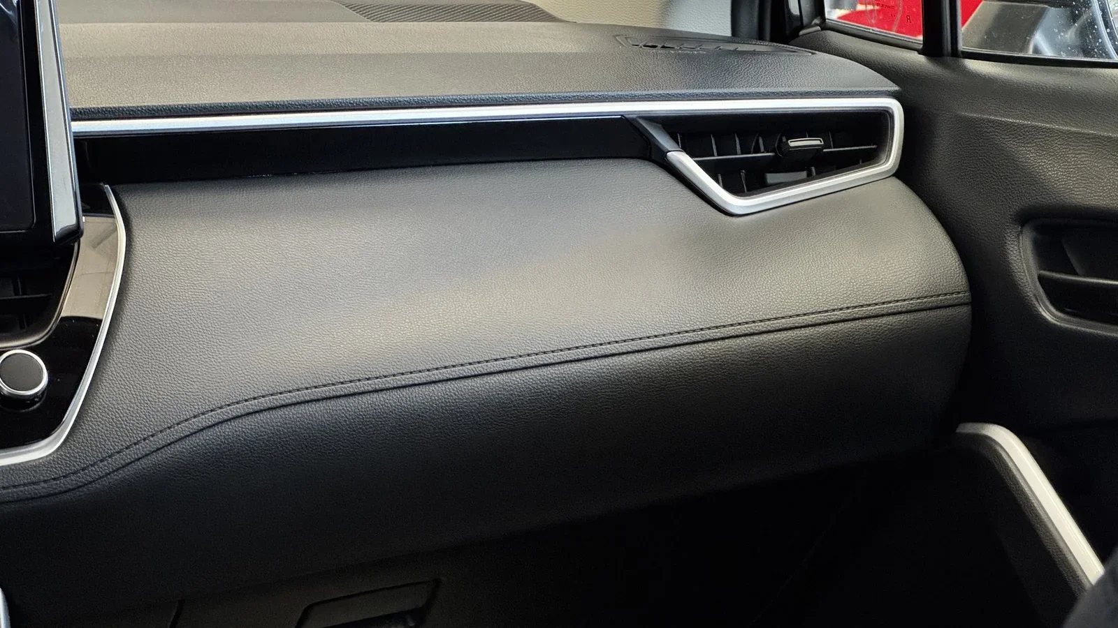 2024 Toyota Corolla Cross LE used SUV thumbnail 25