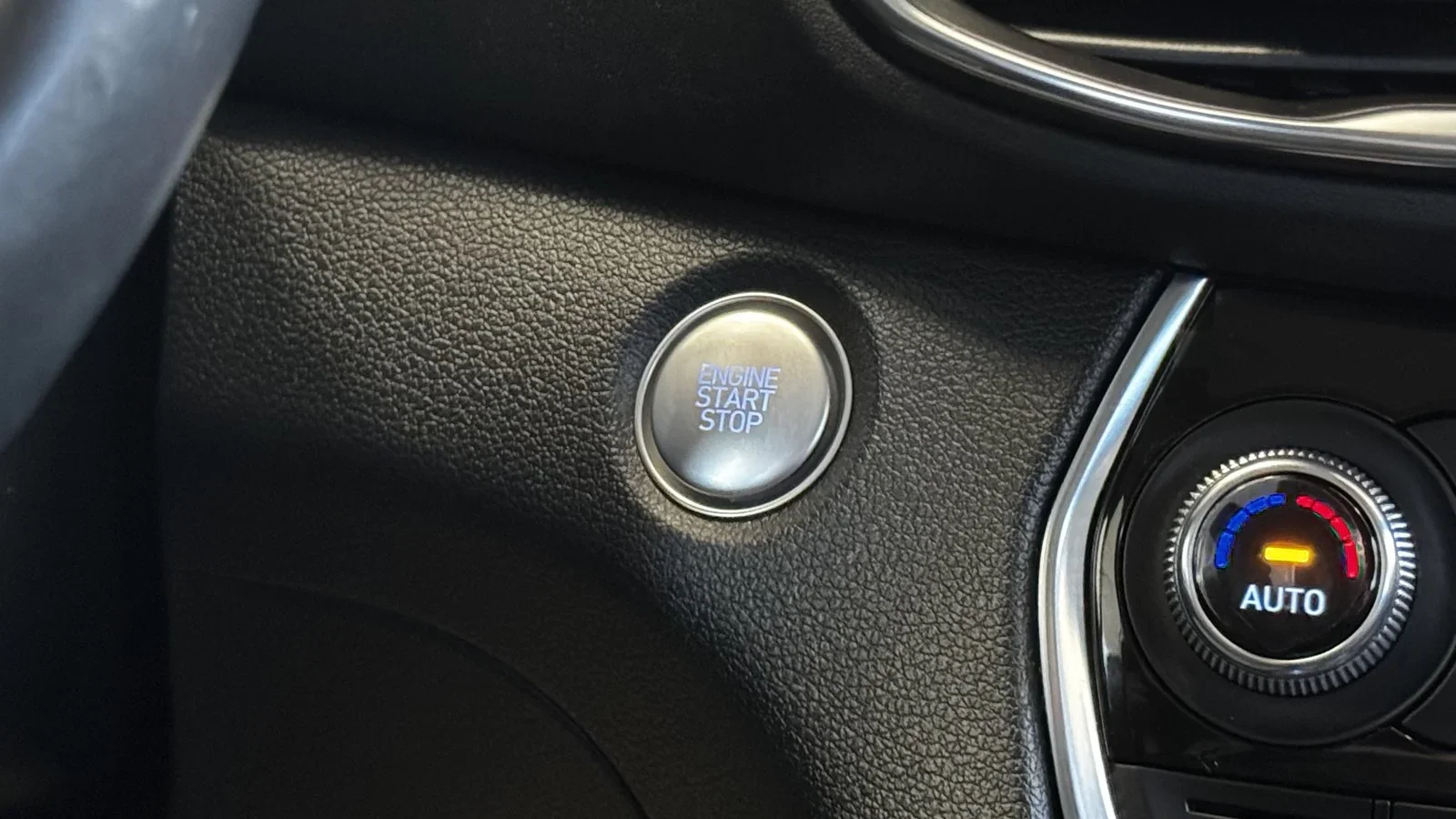 2020 Hyundai Santa Fe Preferred used SUV thumbnail 25