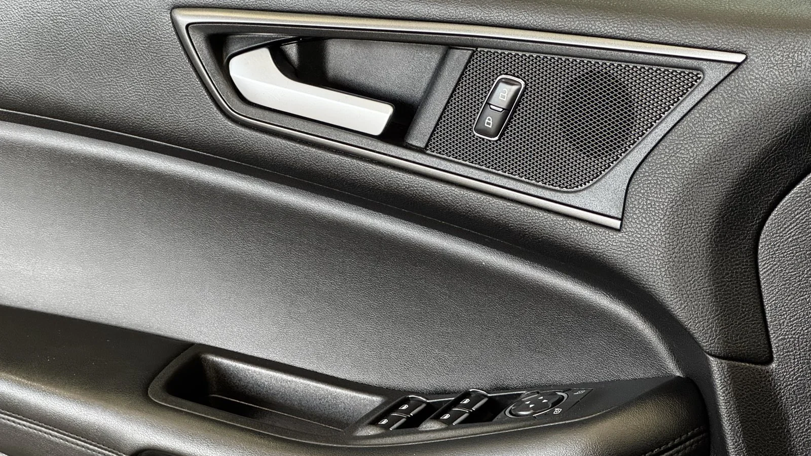 2020 Ford Edge SE used SUV thumbnail 26