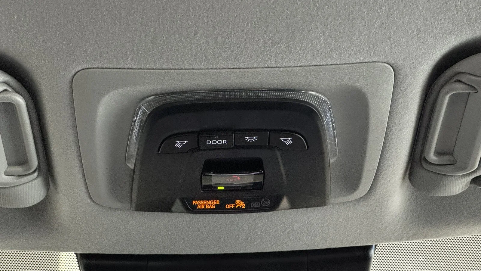 2024 Toyota Corolla Cross LE used SUV thumbnail 26