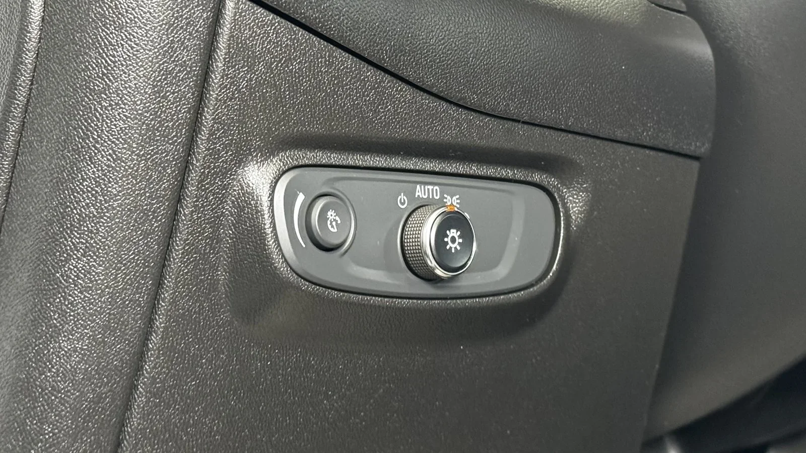 2021 Chevrolet Equinox LS used SUV thumbnail 27