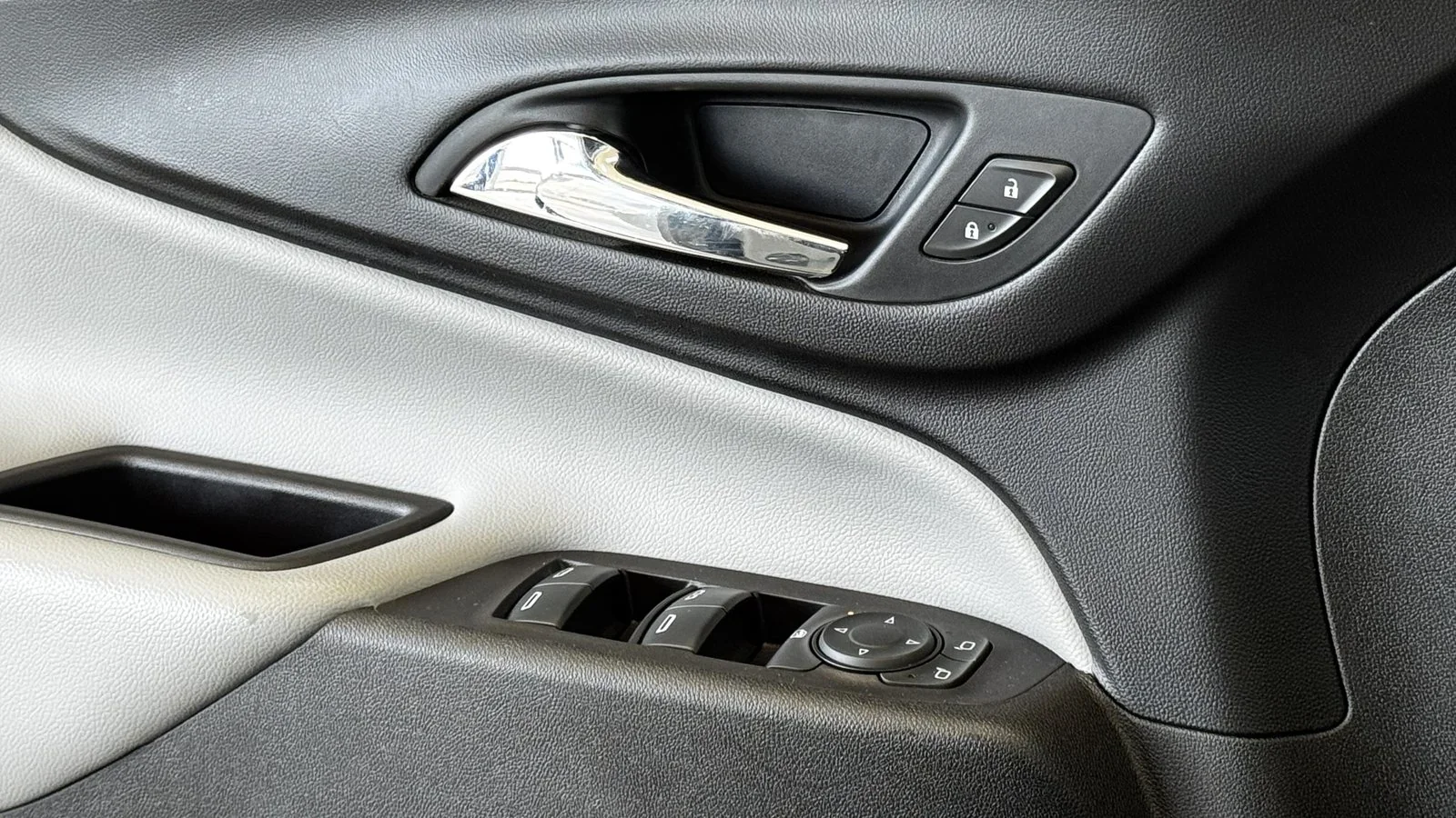 2021 Chevrolet Equinox LS used SUV thumbnail 27