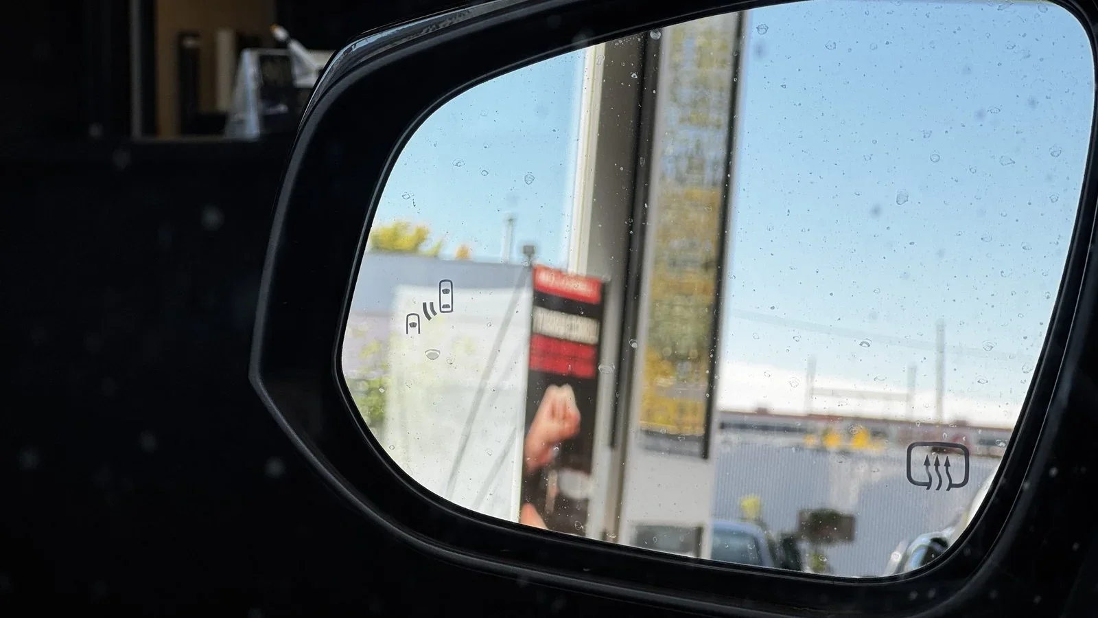 2024 Toyota Corolla Cross LE used SUV thumbnail 28